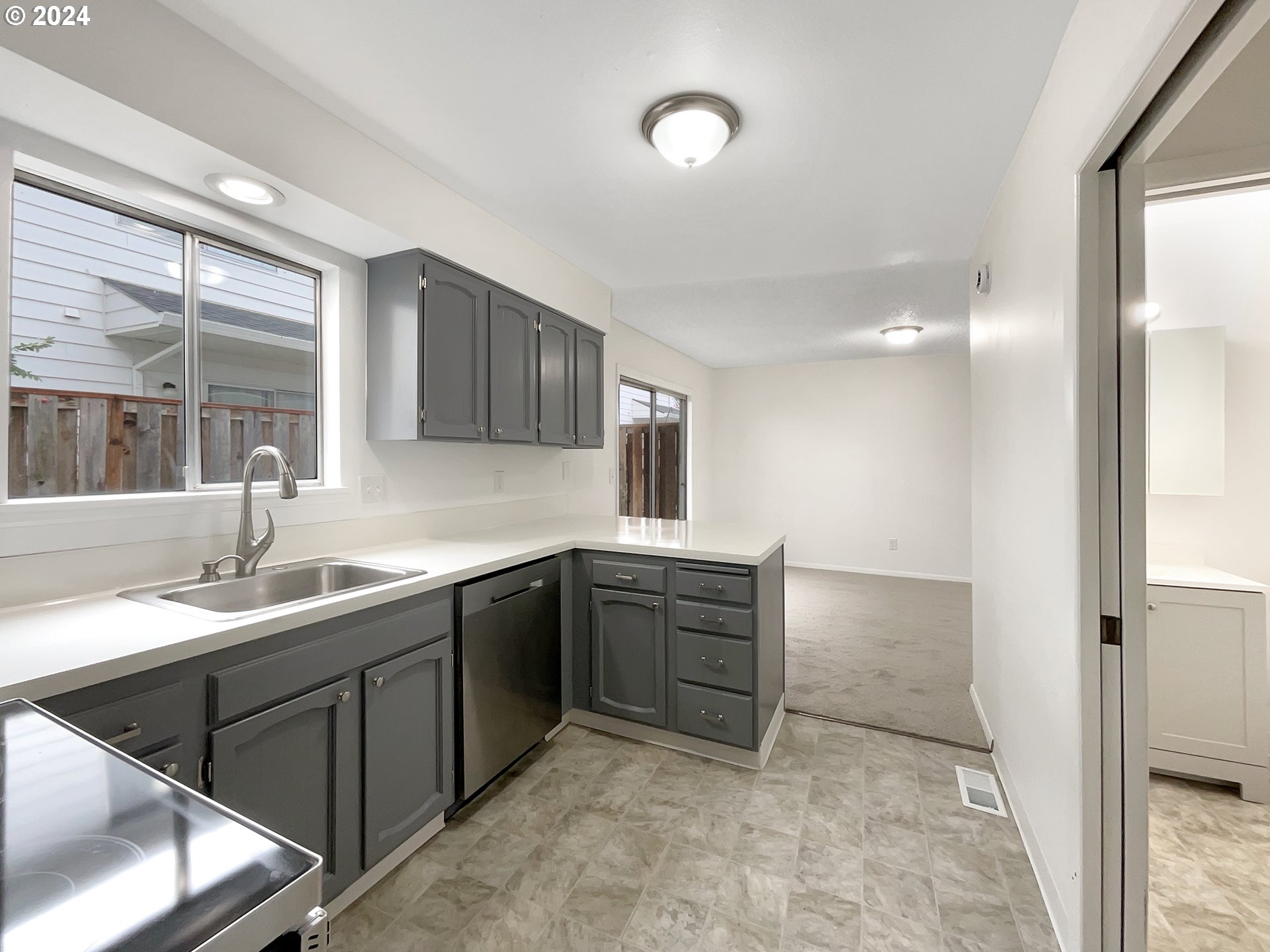 14252 Southwest Farmington Road Beaverton, OR 97005 - Photo 12 of 22 Gallery Image 12