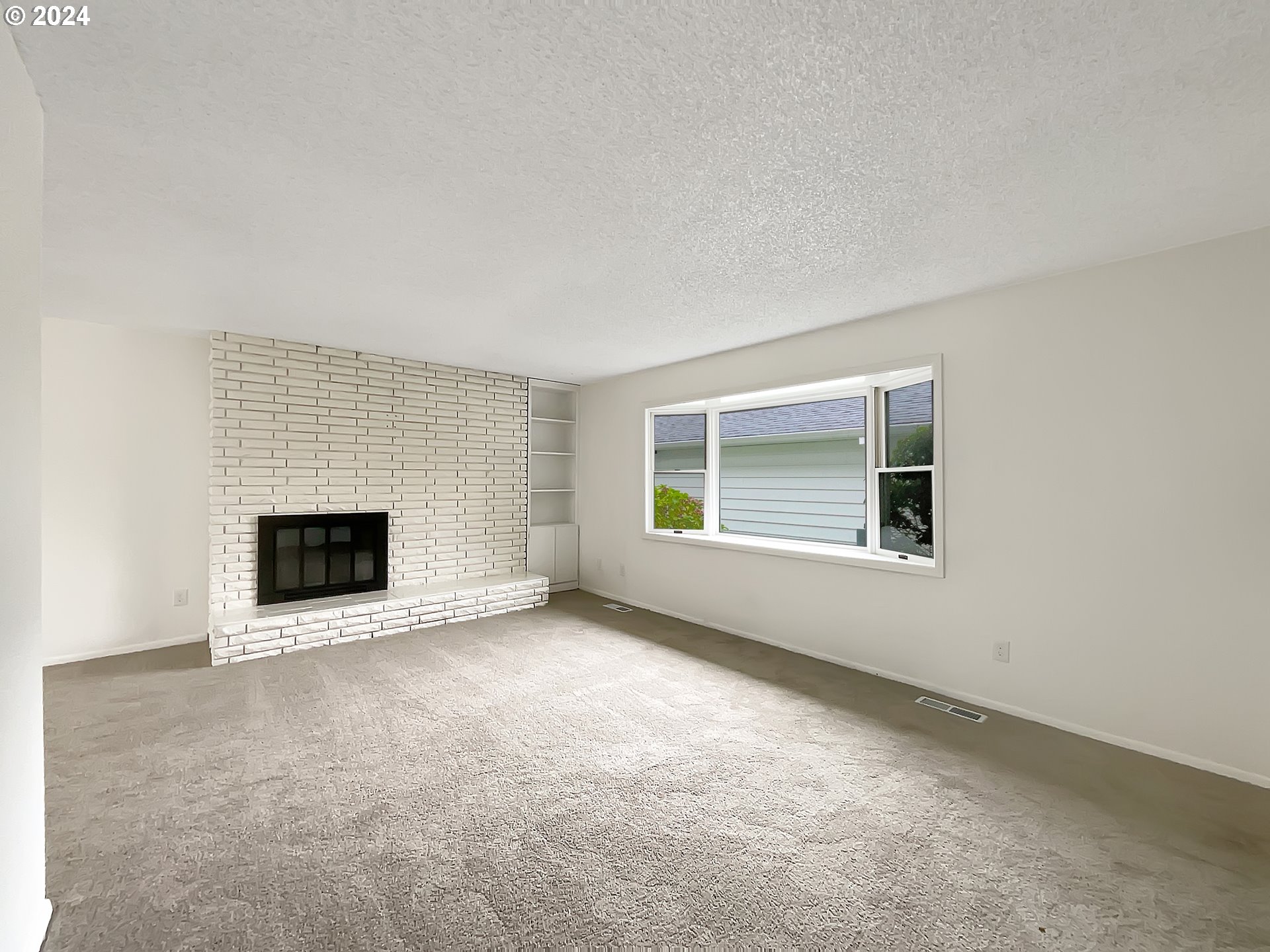 14252 Southwest Farmington Road Beaverton, OR 97005 - Photo 3 of 22 Gallery Image 3
