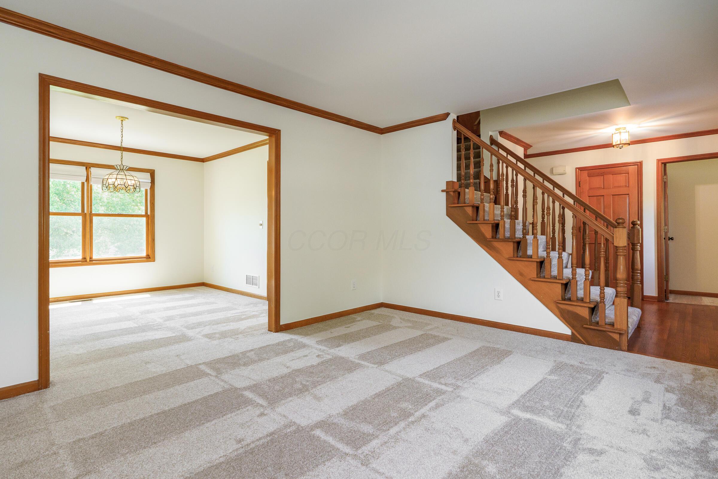 5641 Davidson Road Hilliard, OH 43026 - Photo 15 of 49 Living Room / Dining Room