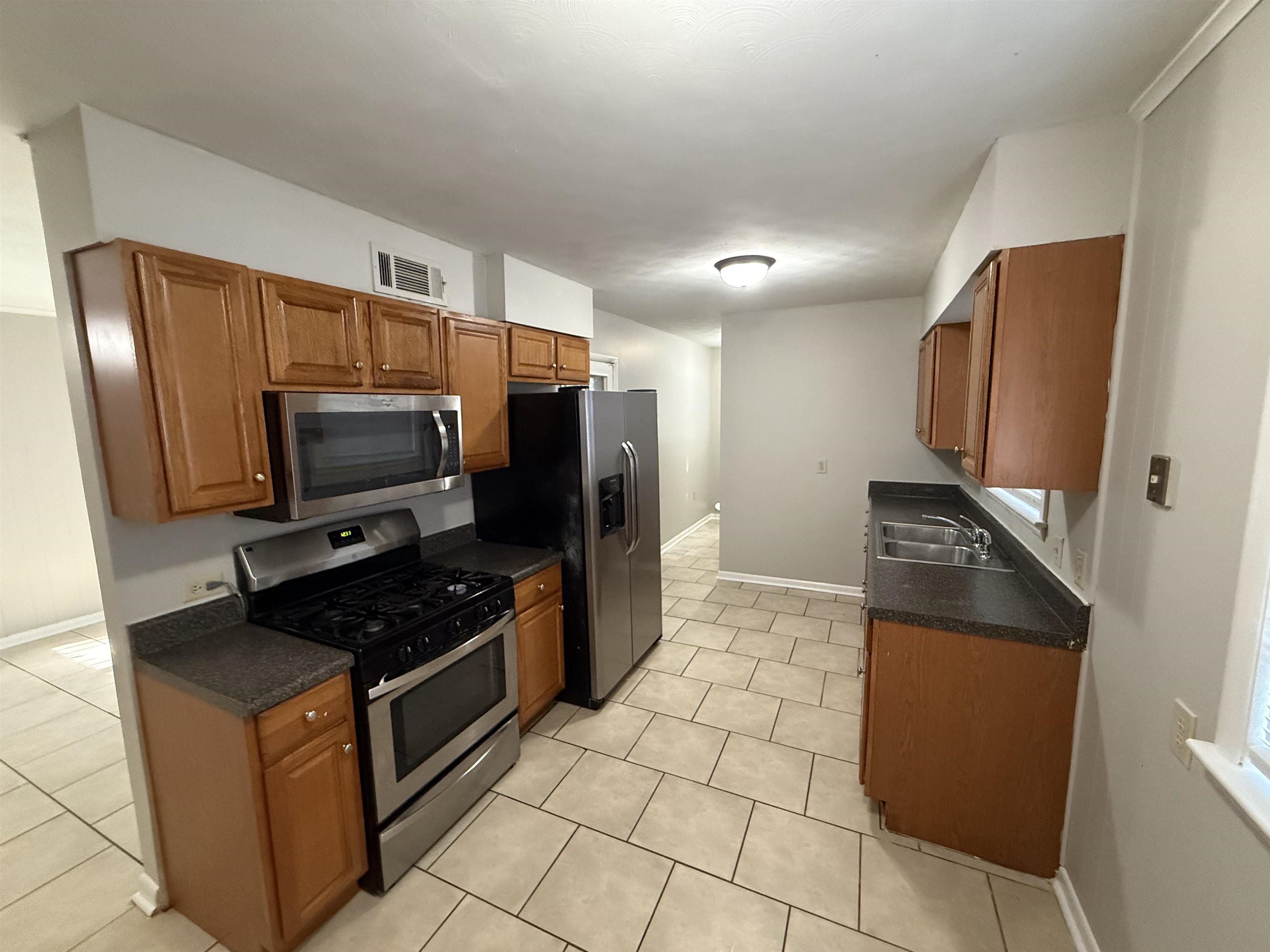 1854 Dearing Road Memphis, TN 38117 - Photo 6 of 7