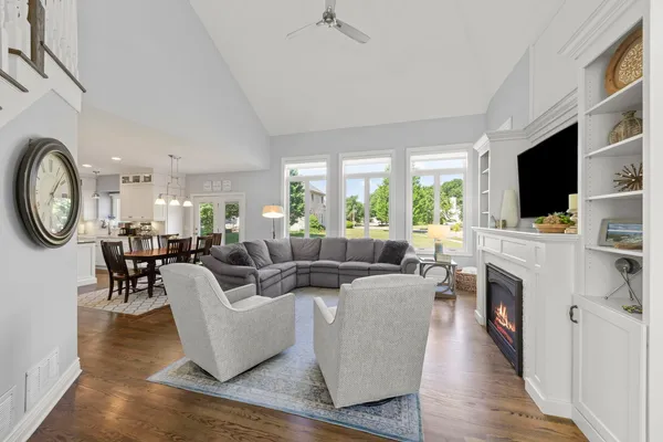 $900,000 | 2367 Angela Lane, Aurora, IL 60502