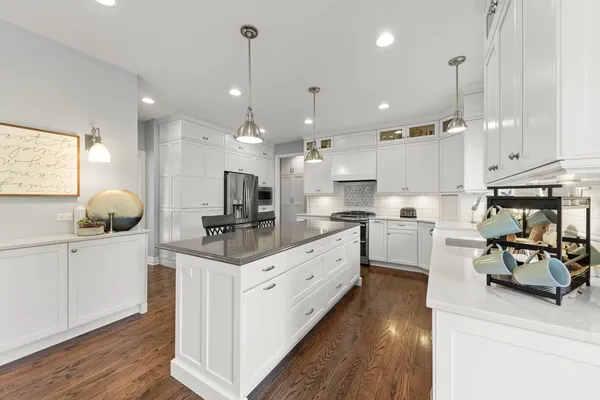 $900,000 | 2367 Angela Lane, Aurora, IL 60502
