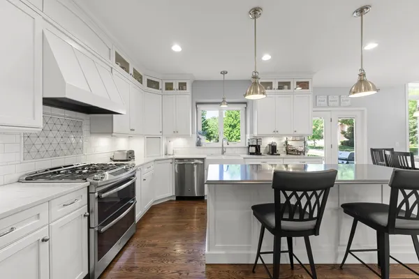 $900,000 | 2367 Angela Lane, Aurora, IL 60502