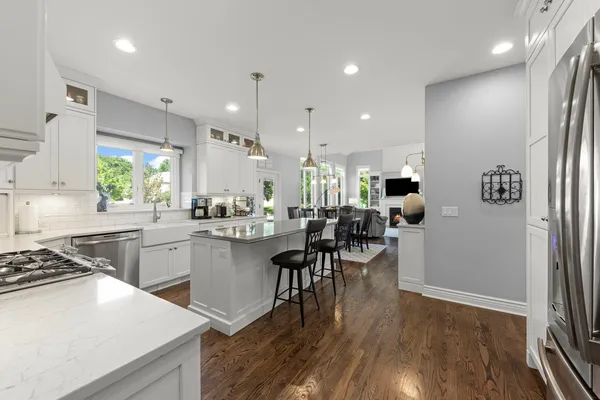 $900,000 | 2367 Angela Lane, Aurora, IL 60502
