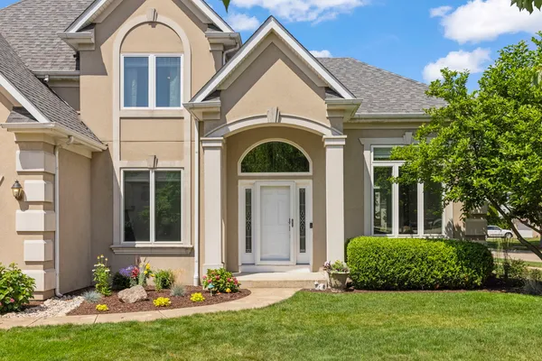$900,000 | 2367 Angela Lane, Aurora, IL 60502