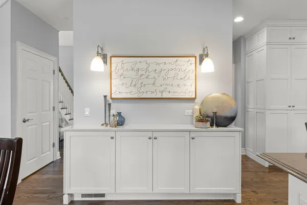$900,000 | 2367 Angela Lane, Aurora, IL 60502
