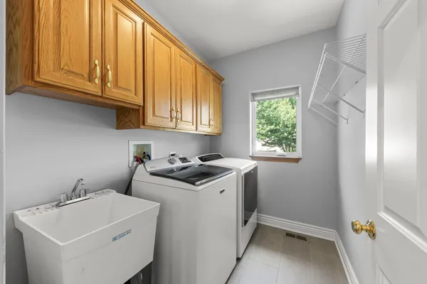 $900,000 | 2367 Angela Lane, Aurora, IL 60502