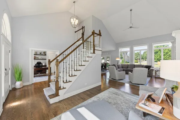 $900,000 | 2367 Angela Lane, Aurora, IL 60502