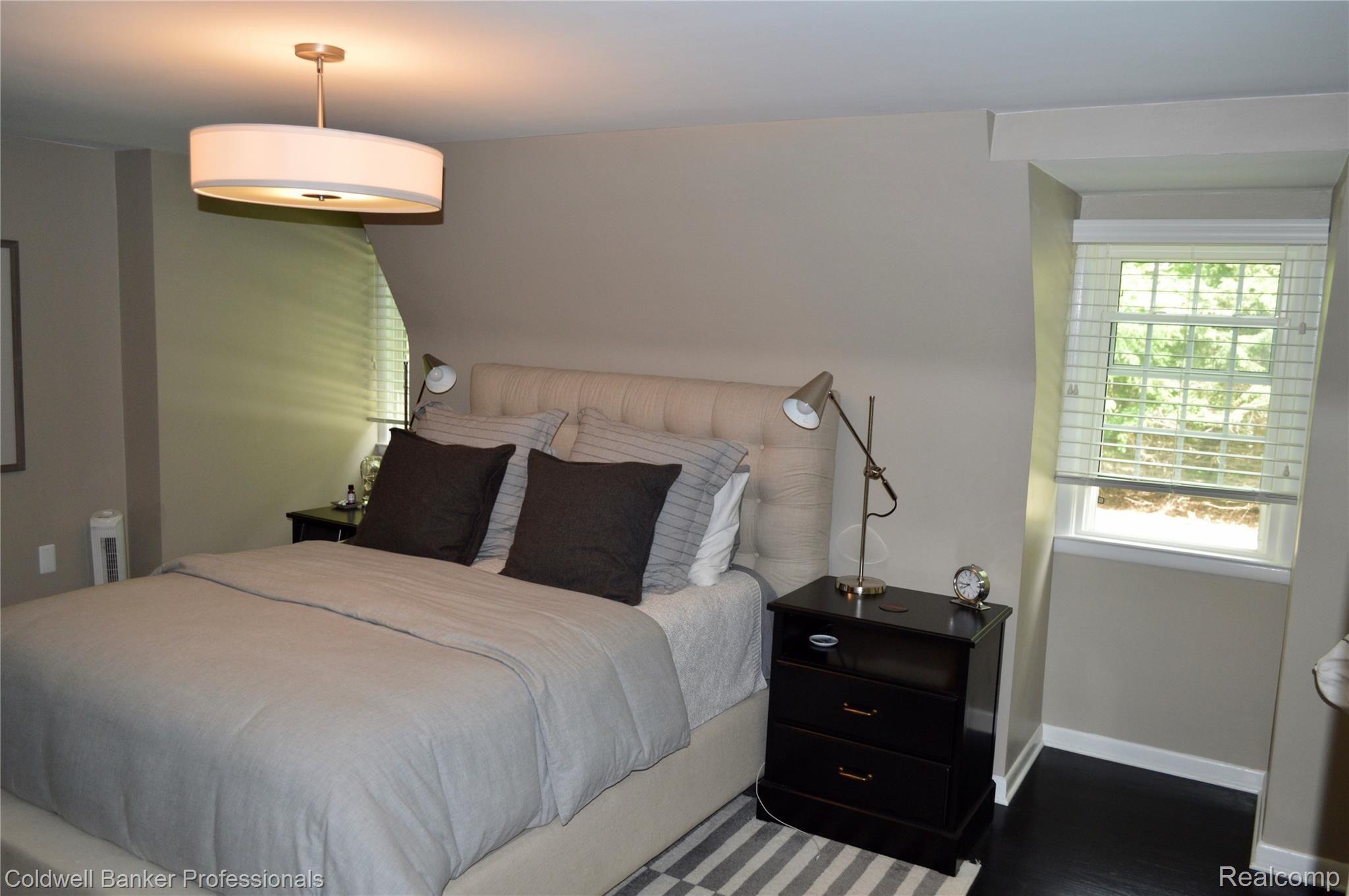 34501 Quaker Valley Road Farmington, MI 48331 - Photo 22 of 43 fullsizeoutput_7fa6.jpeg