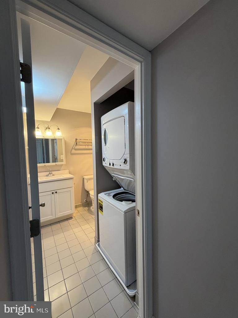 3216 Spartan Road, Unit 40 Olney, MD 20832 - Photo 13 of 35 Hall Bathroom w/Washer Dryer