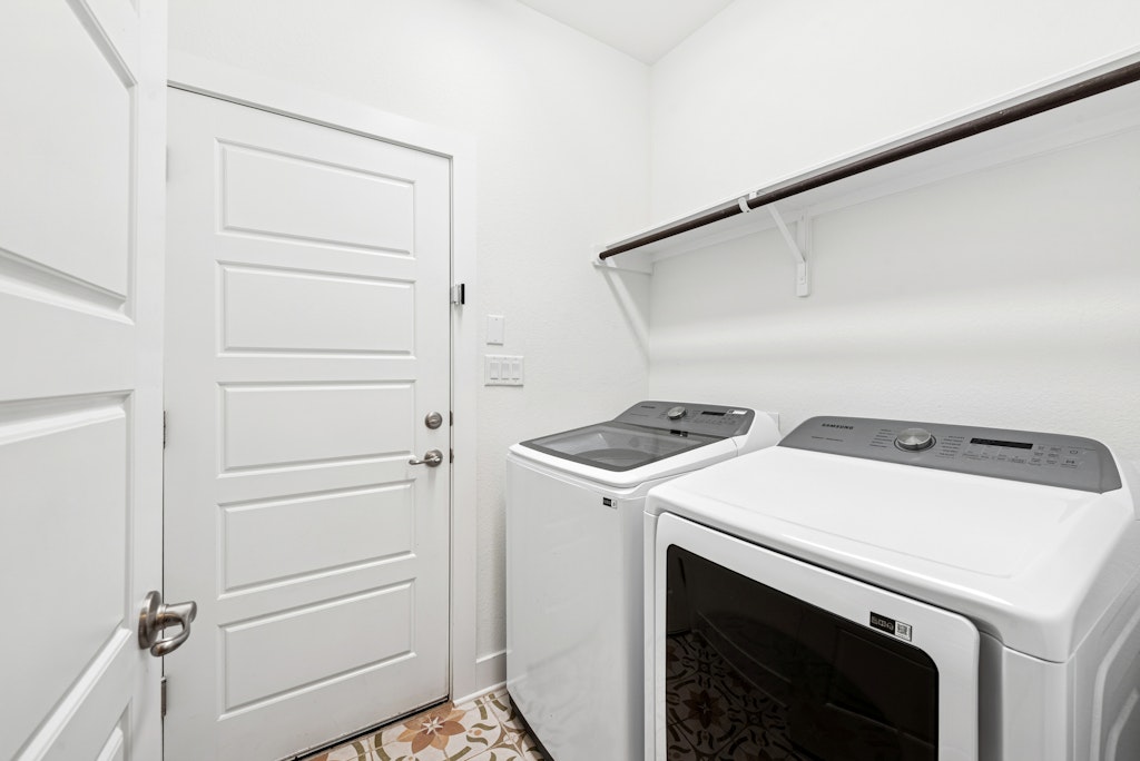 113 Wake Lane Georgetown, TX 78633 - Photo 23 of 33 a utility room with dryer and washer