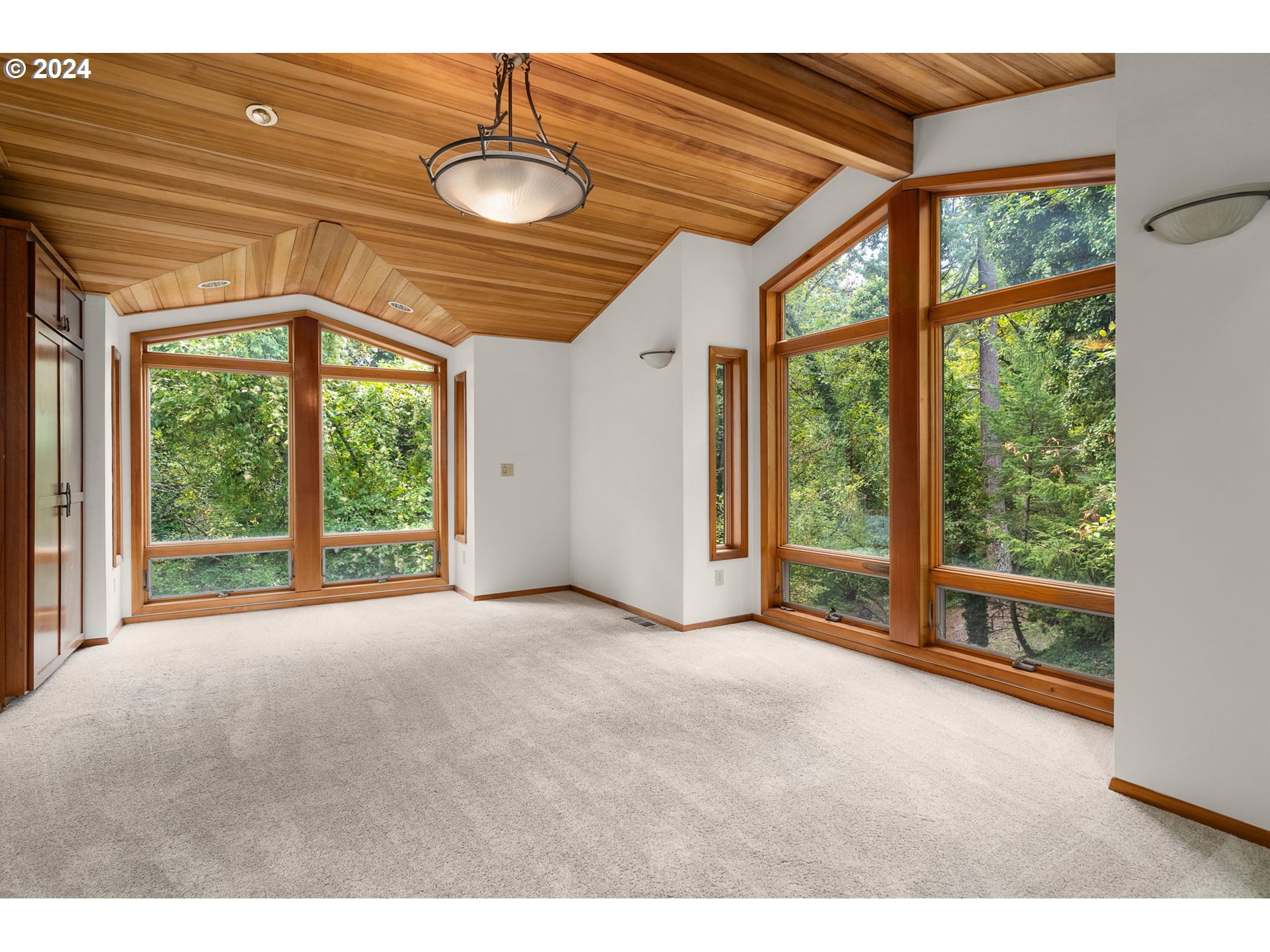 202 Southwest Custer Street Portland, OR 97219 - Photo 11 of 27 Gallery Image 11
