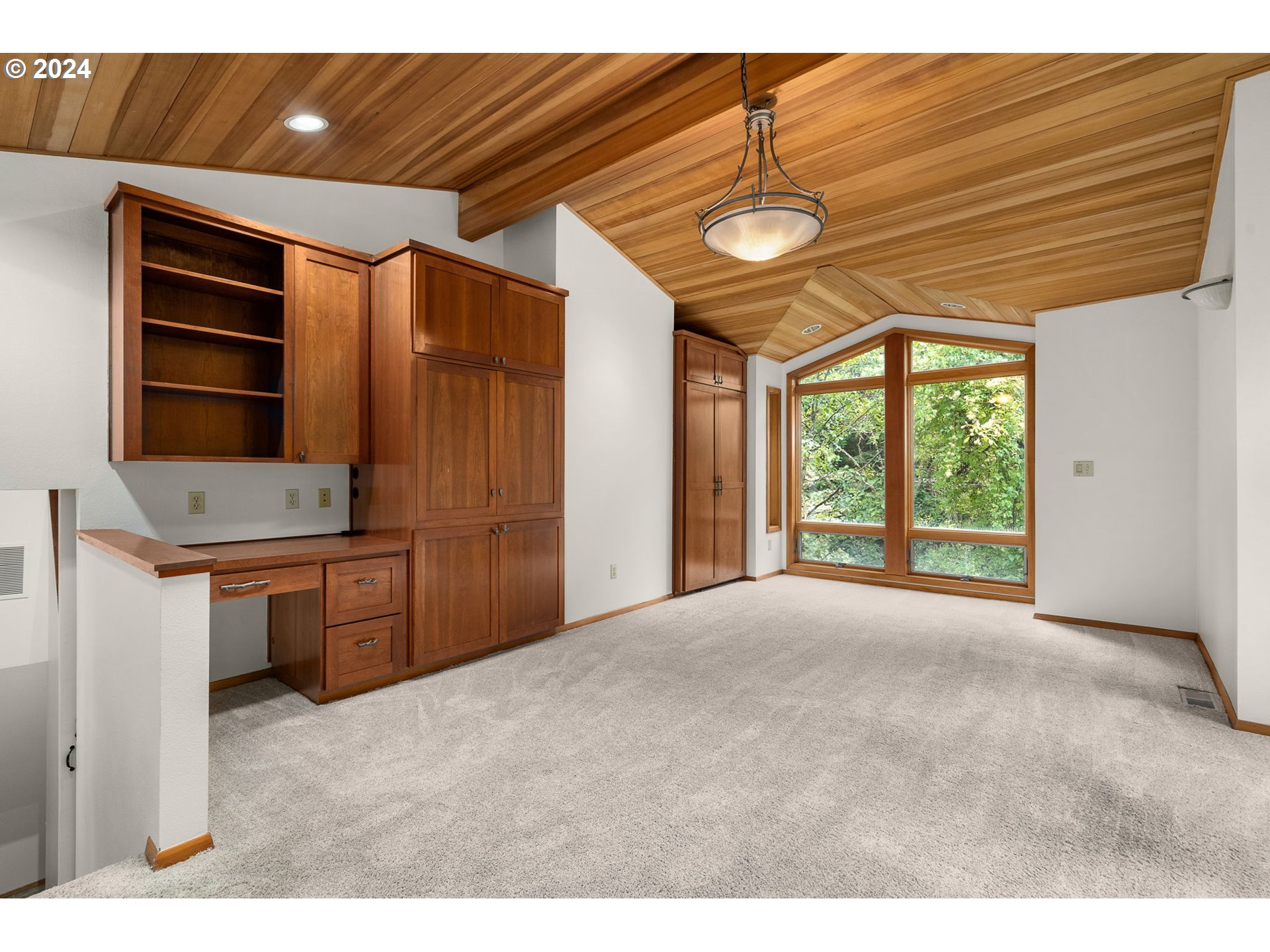 202 Southwest Custer Street Portland, OR 97219 - Photo 12 of 27 Gallery Image 12