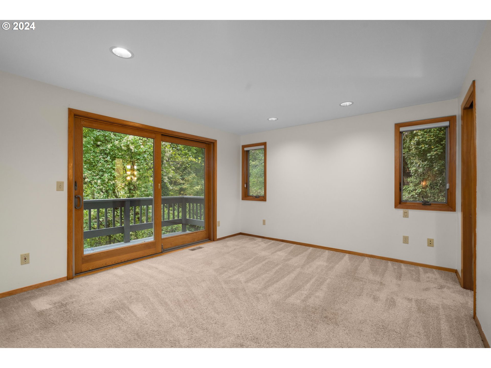 202 Southwest Custer Street Portland, OR 97219 - Photo 13 of 27 Gallery Image 13