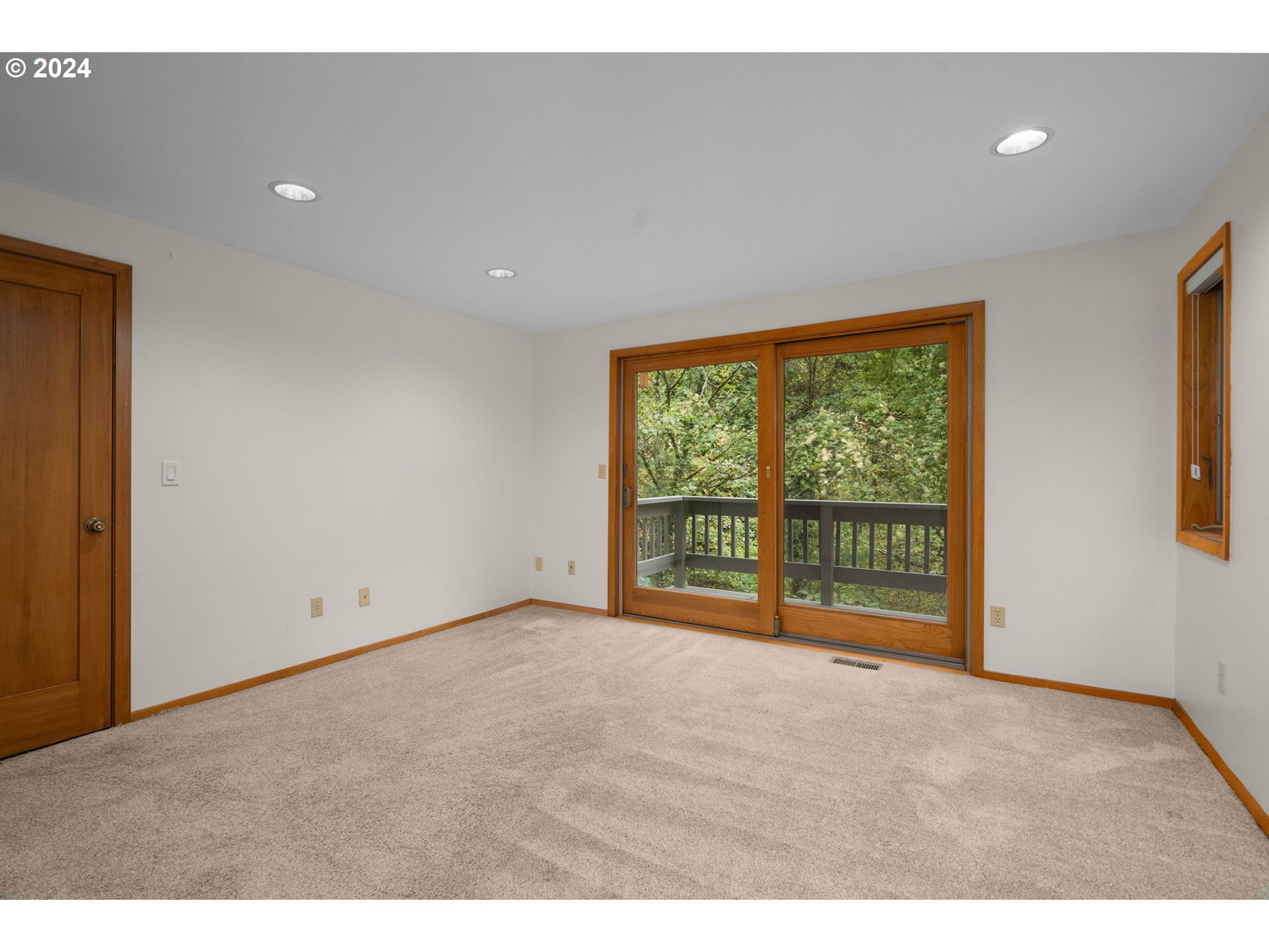 202 Southwest Custer Street Portland, OR 97219 - Photo 14 of 27 Gallery Image 14