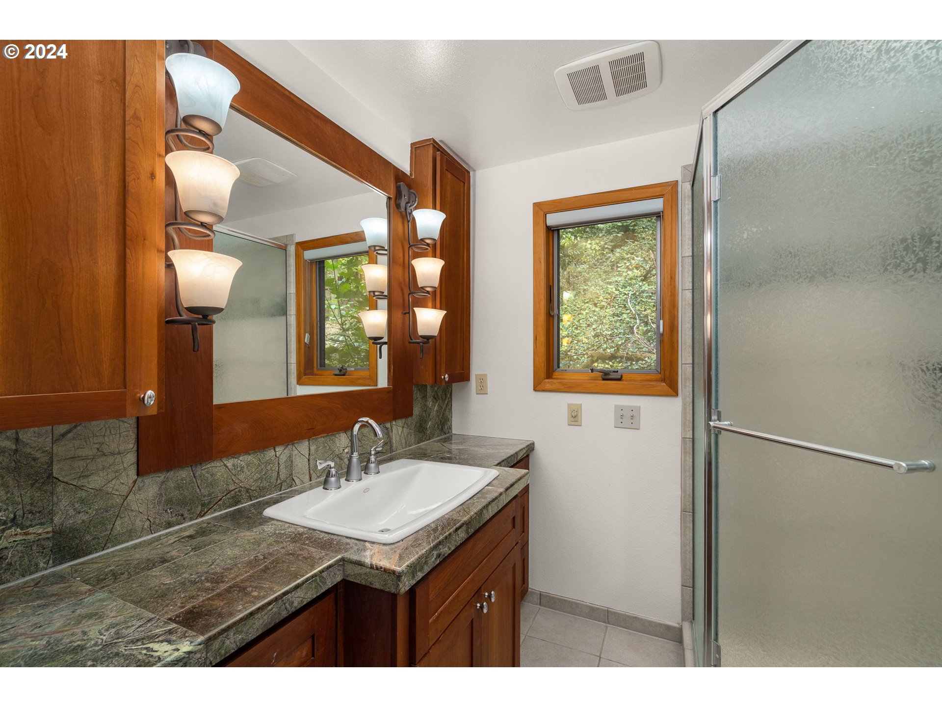 202 Southwest Custer Street Portland, OR 97219 - Photo 16 of 27 Gallery Image 16