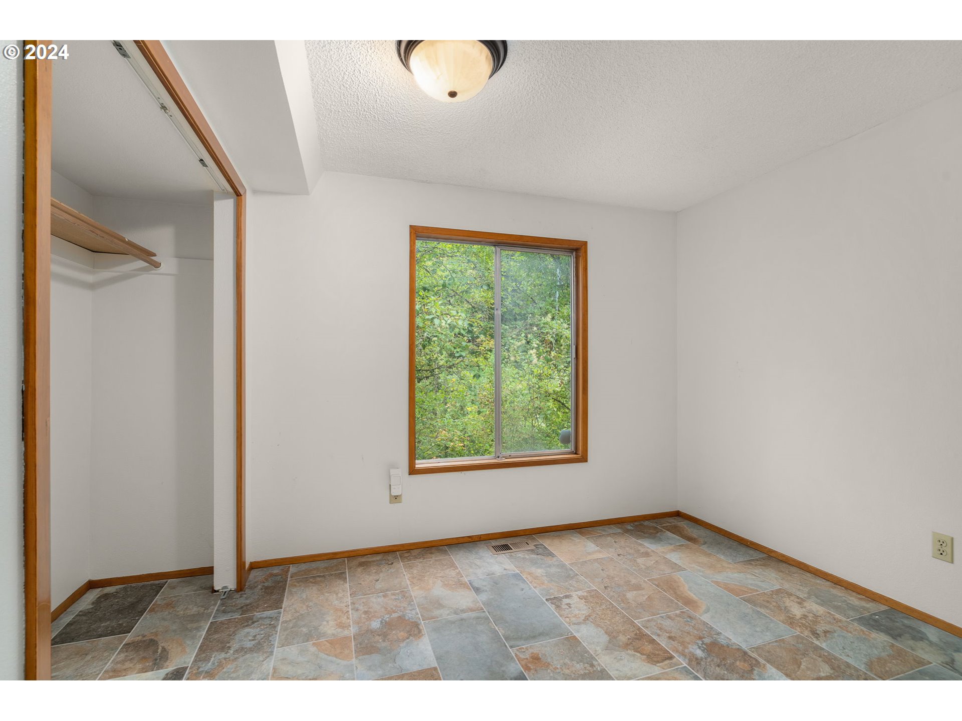 202 Southwest Custer Street Portland, OR 97219 - Photo 18 of 27 Gallery Image 18