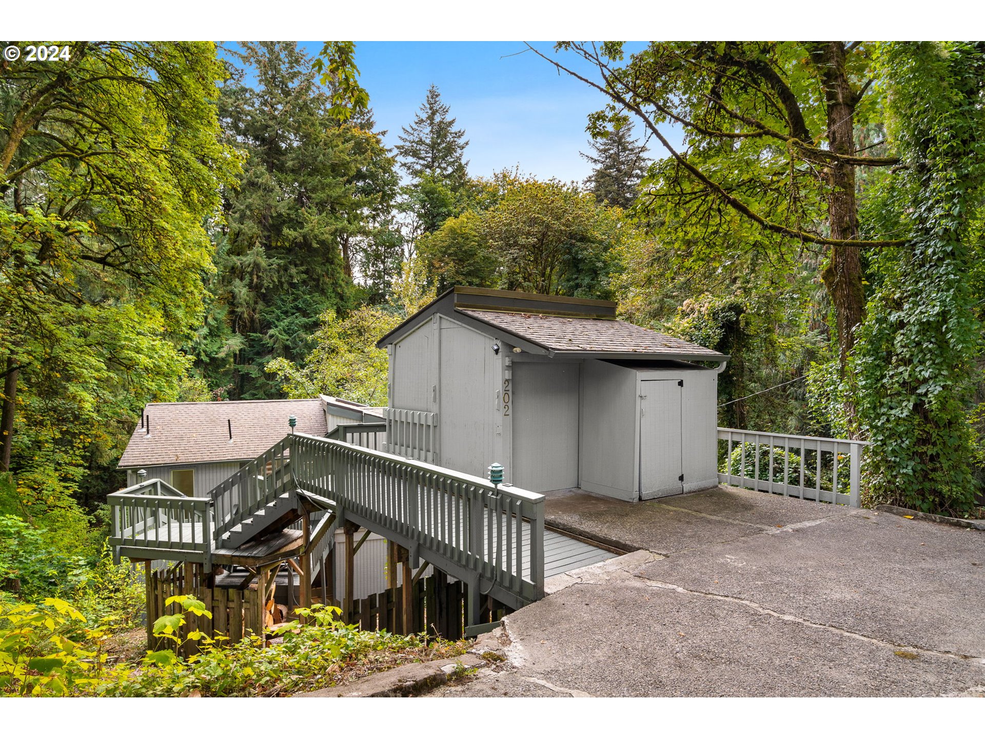 202 Southwest Custer Street Portland, OR 97219 - Photo 25 of 27 Gallery Image 25
