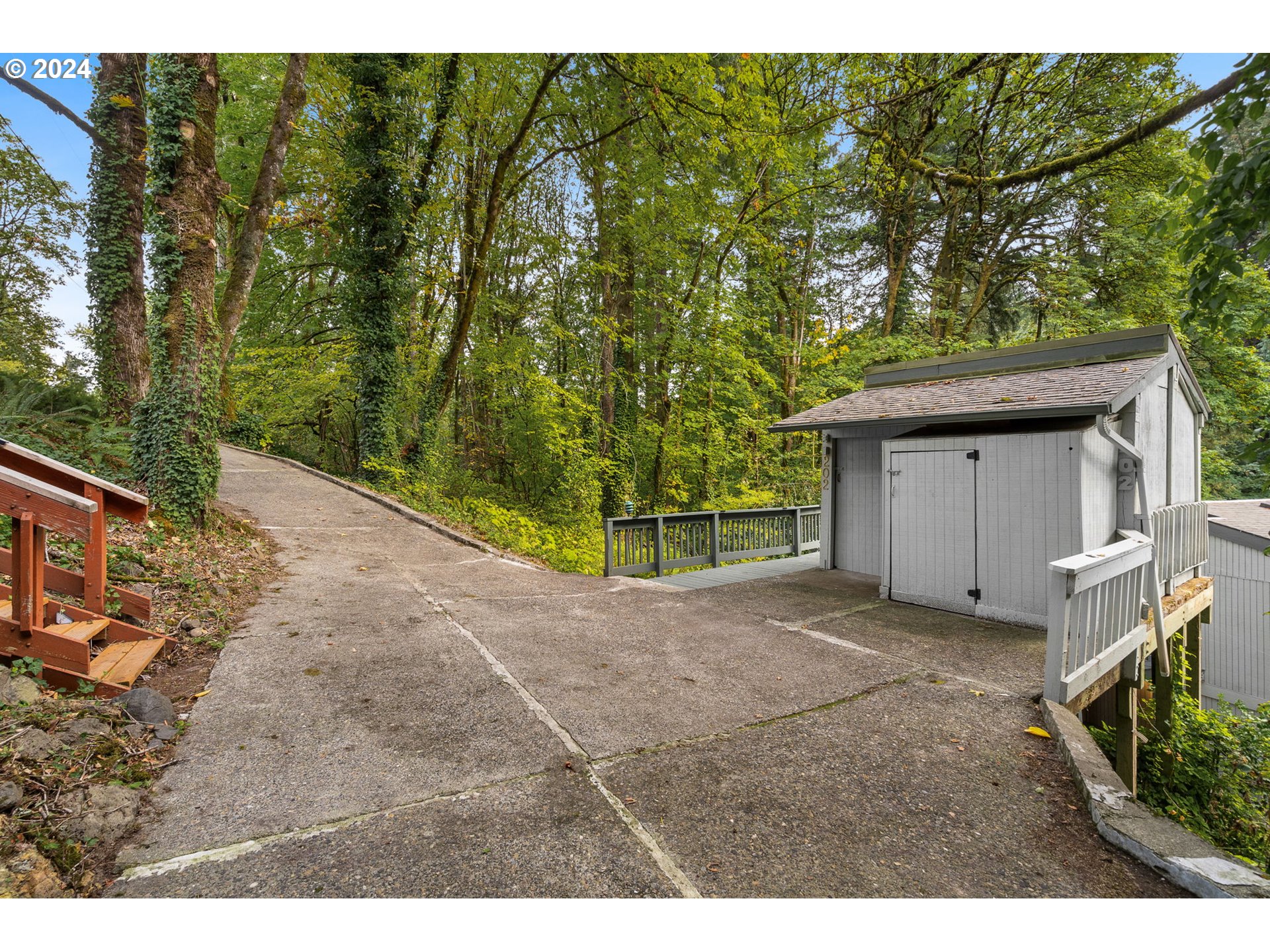 202 Southwest Custer Street Portland, OR 97219 - Photo 26 of 27 Gallery Image 26