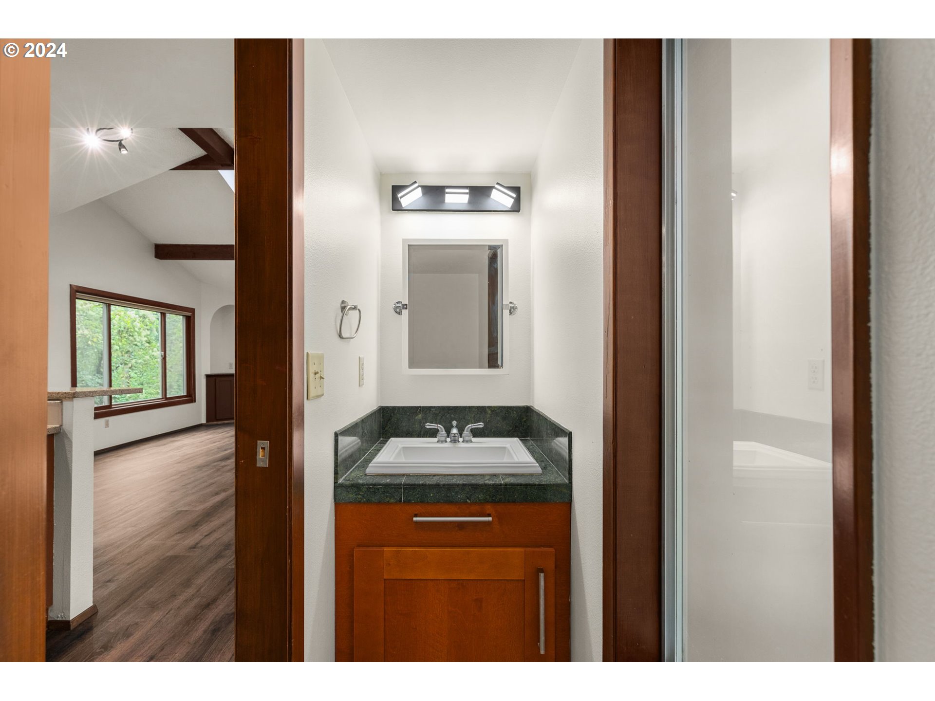 202 Southwest Custer Street Portland, OR 97219 - Photo 10 of 27 Gallery Image 10