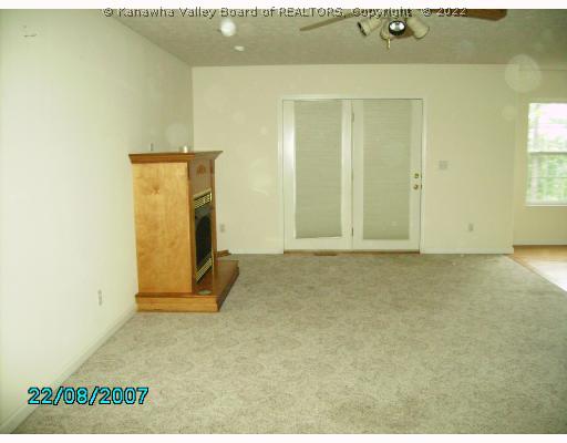 116 Middle Coach Road Hurricane, WV 25526 - Photo 3 of 8 Living Room.