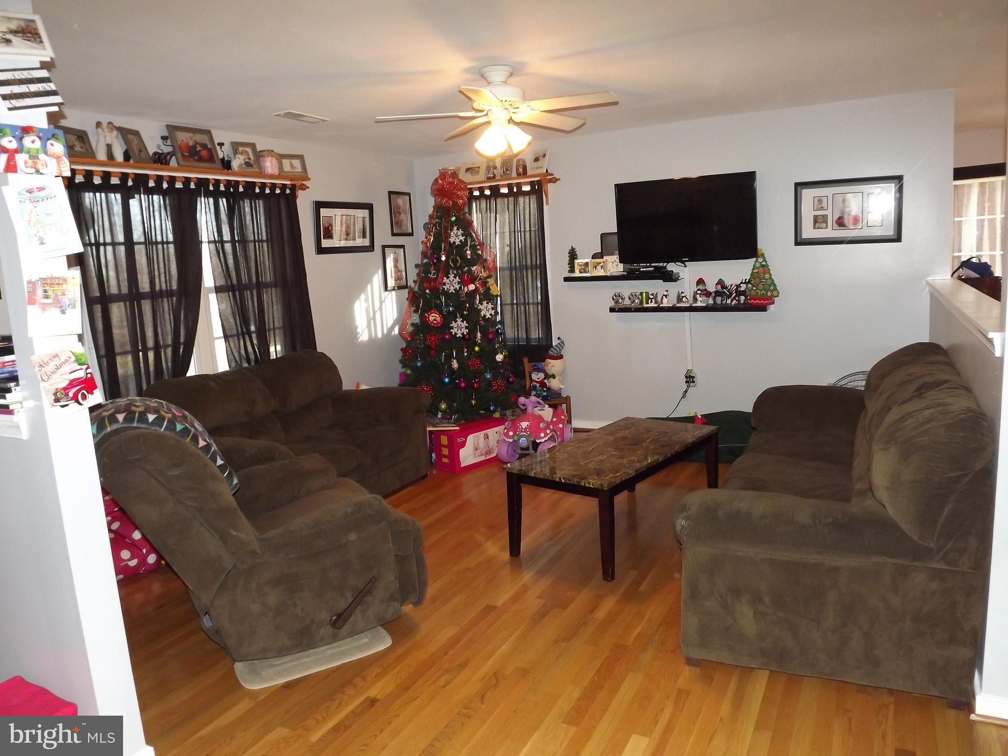 14094 Reva Road Boston, VA 22713 - Photo 13 of 30 Living Room