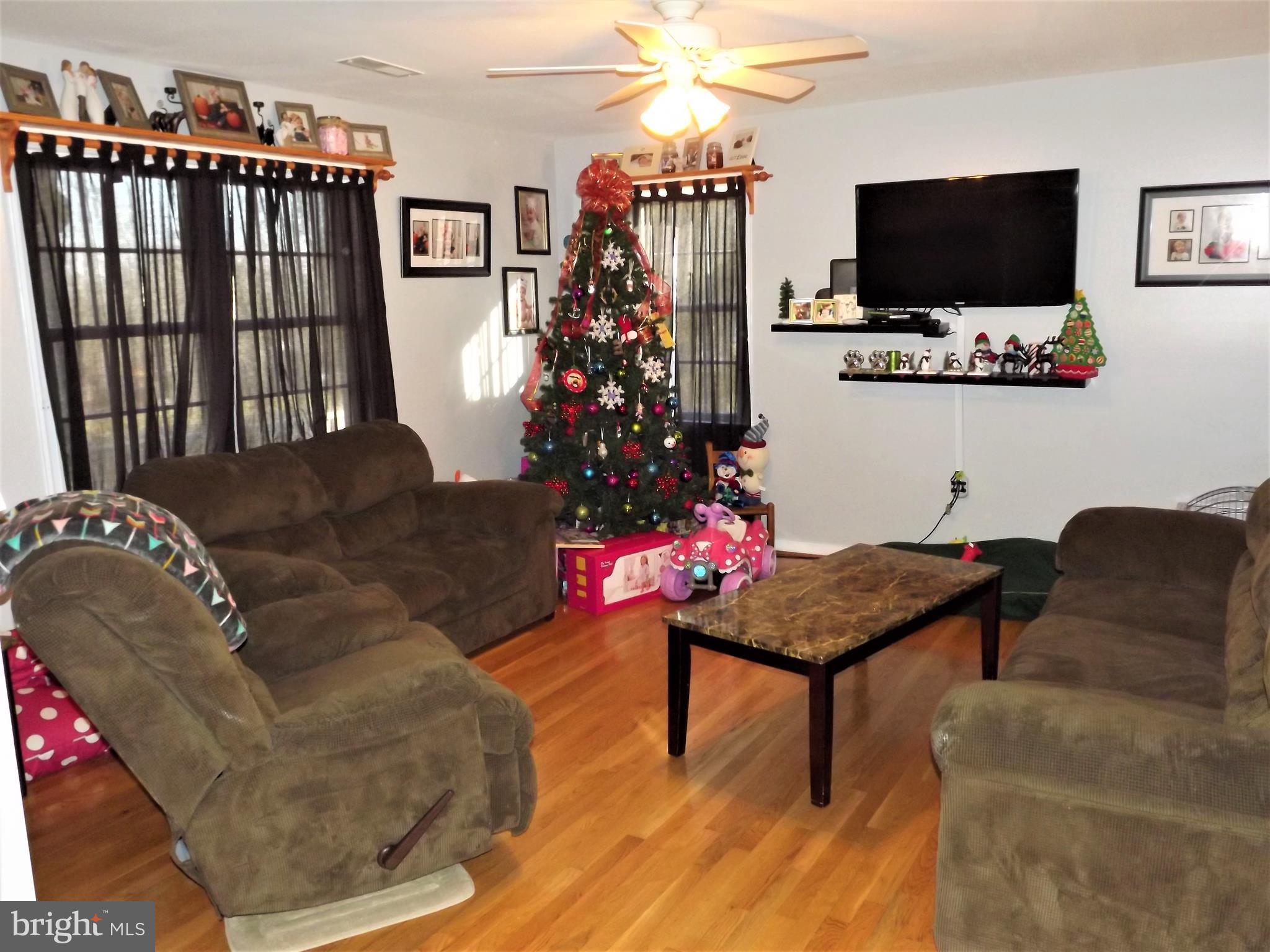 14094 Reva Road Boston, VA 22713 - Photo 14 of 30 Living Room
