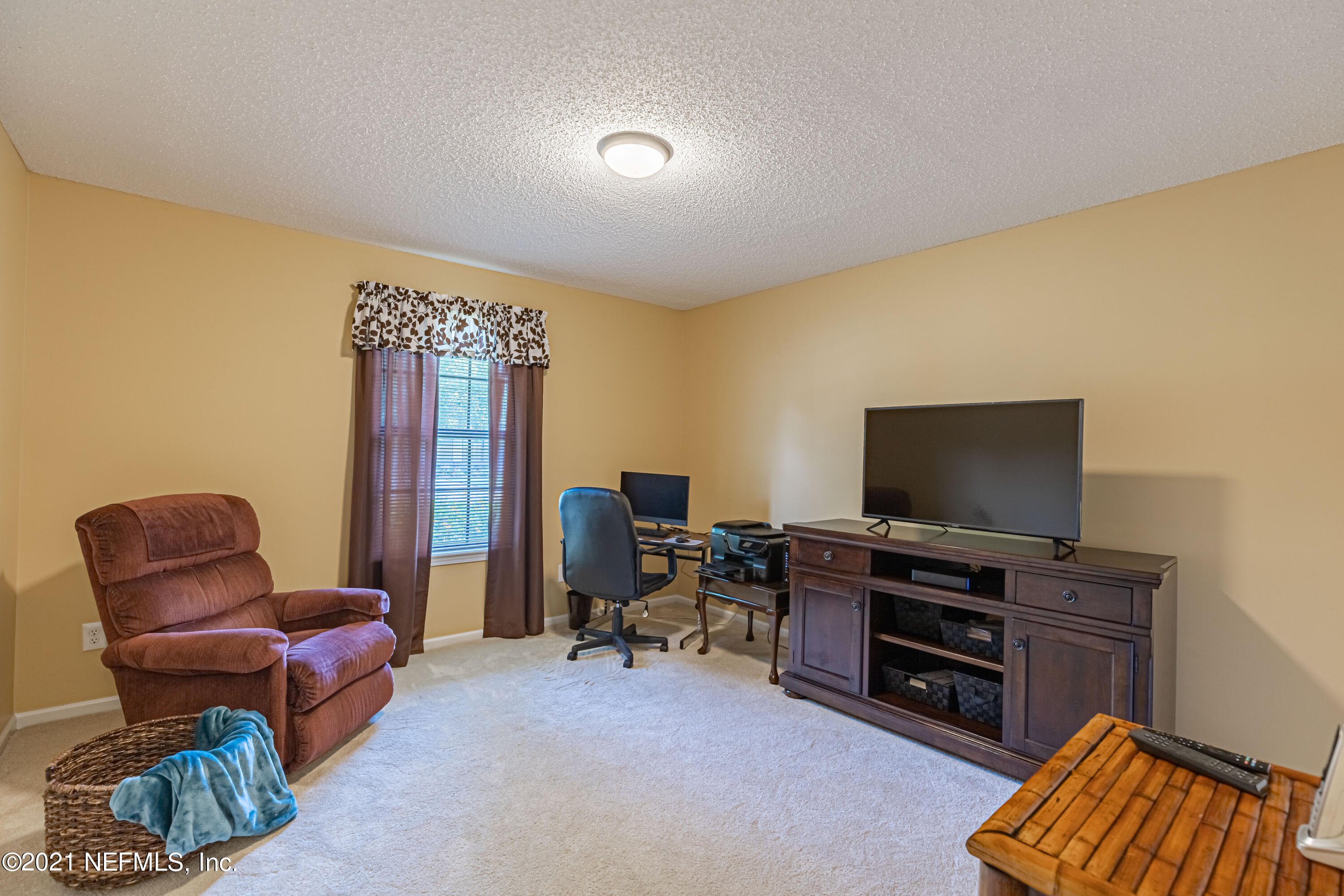 8430 Winter Berry Road Jacksonville, FL 32210 - Photo 23 of 28 23 Living Room
