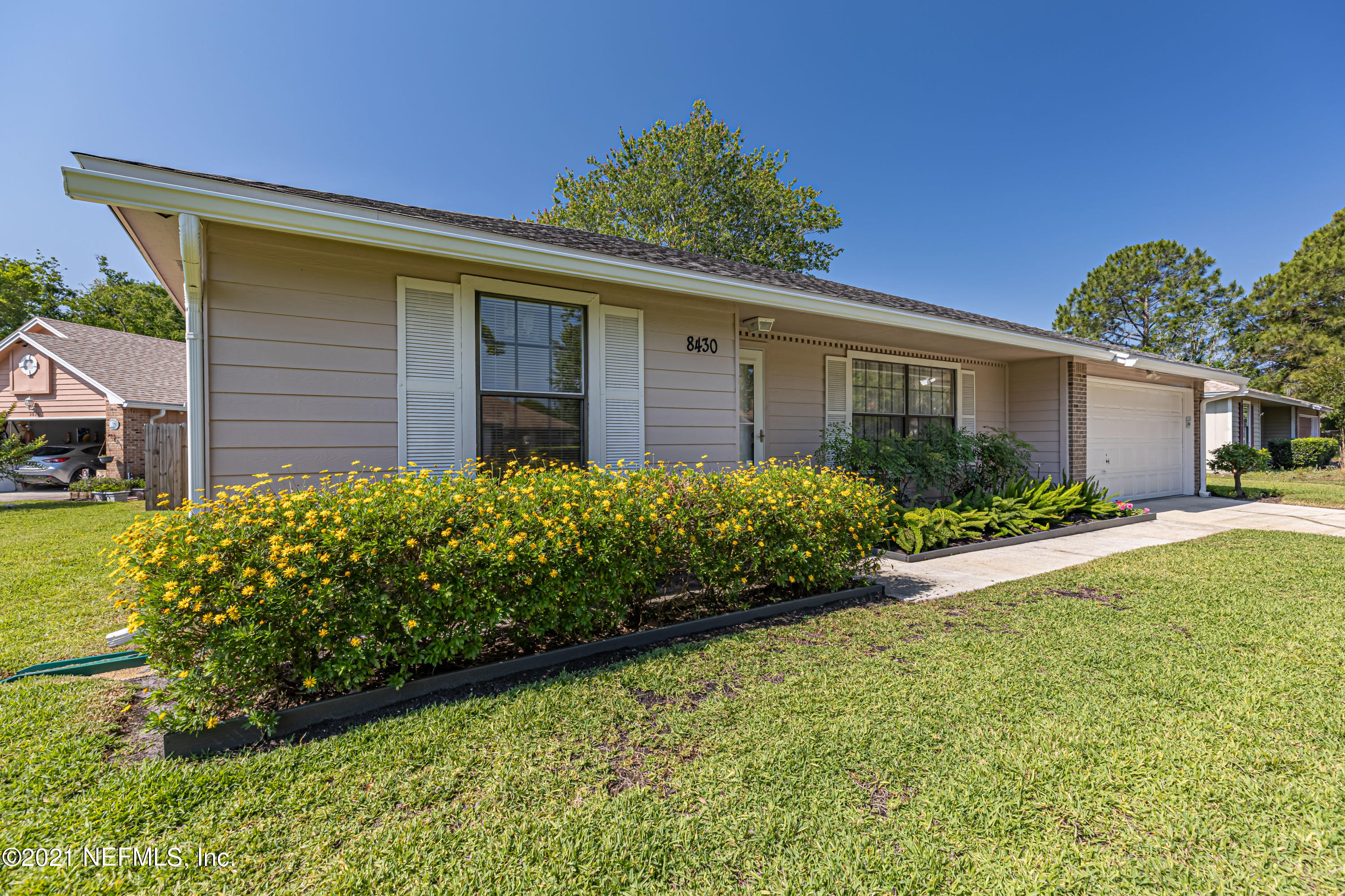 8430 Winter Berry Road Jacksonville, FL 32210 - Photo 4 of 28 4 Walkway