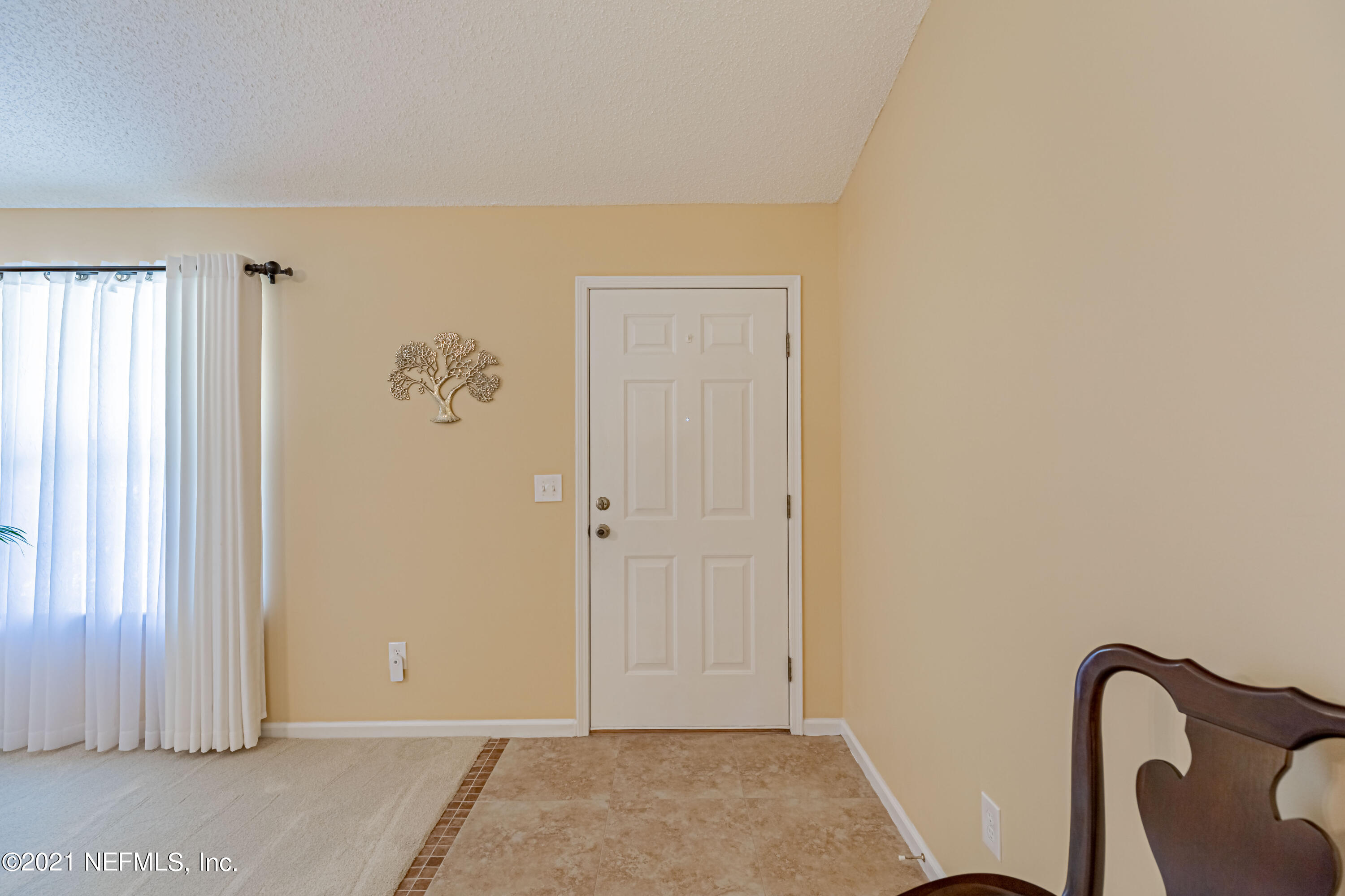 8430 Winter Berry Road Jacksonville, FL 32210 - Photo 6 of 28 6 Foyer