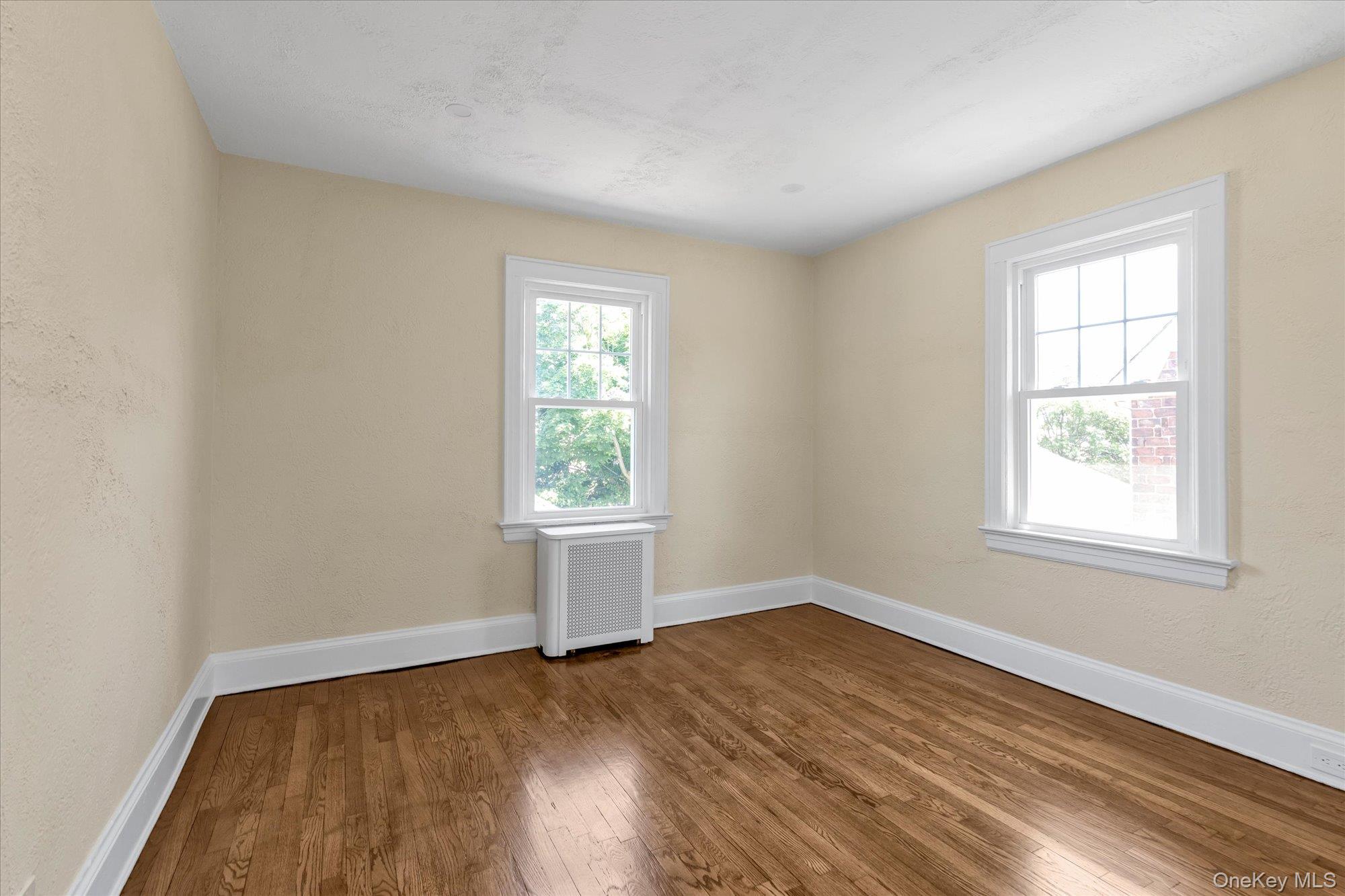 15 Hampton Road Lynbrook, NY 11563 - Photo 12 of 22 Bedroom #1