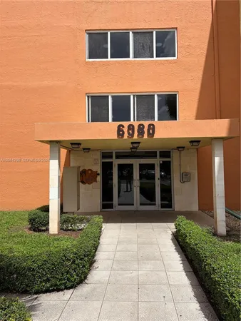 $1,375 | 6980 Northwest 186th Street, Unit 3525A, Hialeah, FL 33015