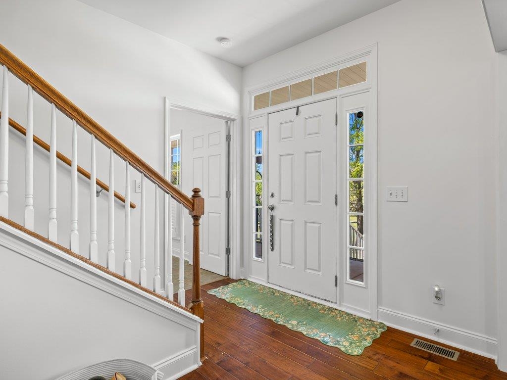 510 Cole Road Campobello, SC 29322 - Photo 9 of 47 Foyer