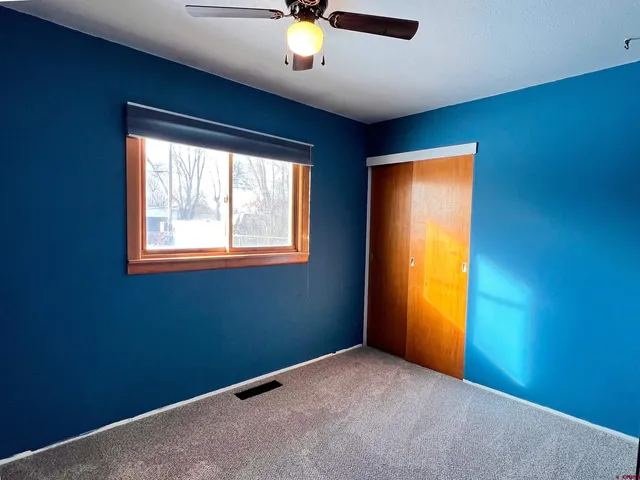 a view of empty room with window