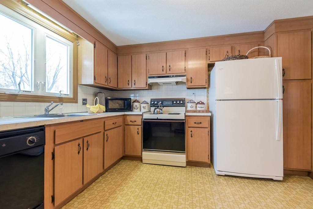 77 Greenwood Road Andover, MA 01810 - Photo 11 of 25 Gallery Image 11