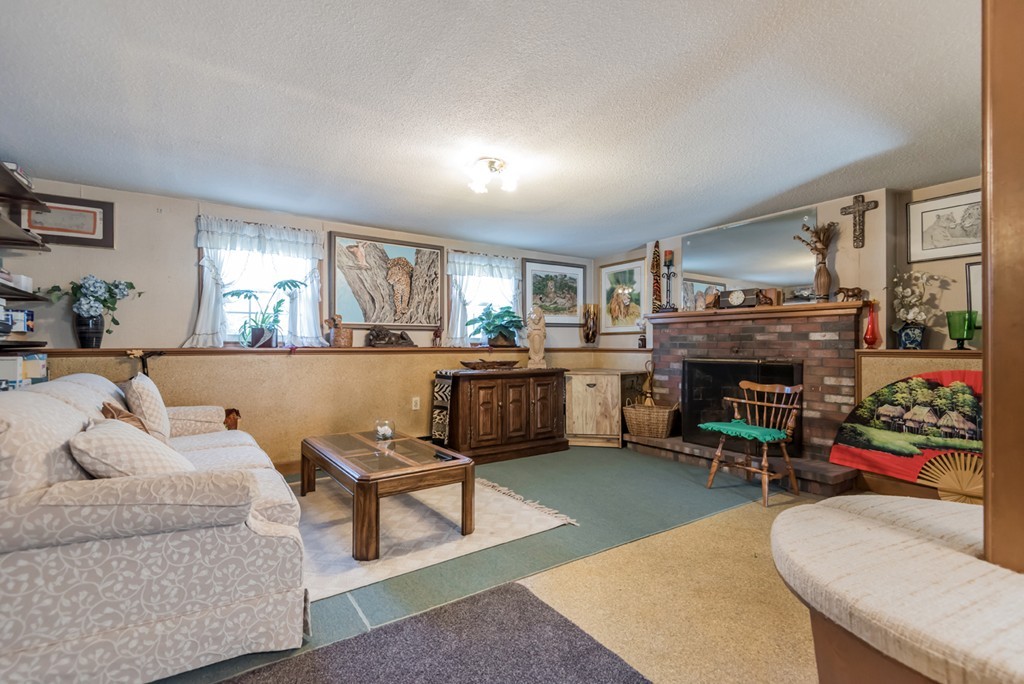 77 Greenwood Road Andover, MA 01810 - Photo 13 of 25 Gallery Image 13