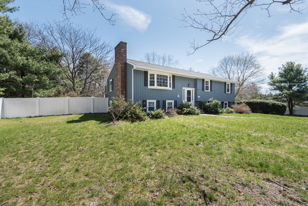 77 Greenwood Road Andover, MA 01810 - Photo 3 of 25 Gallery Image 3