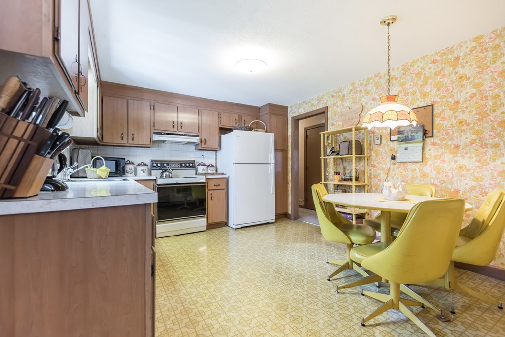 77 Greenwood Road Andover, MA 01810 - Photo 9 of 25 Gallery Image 9