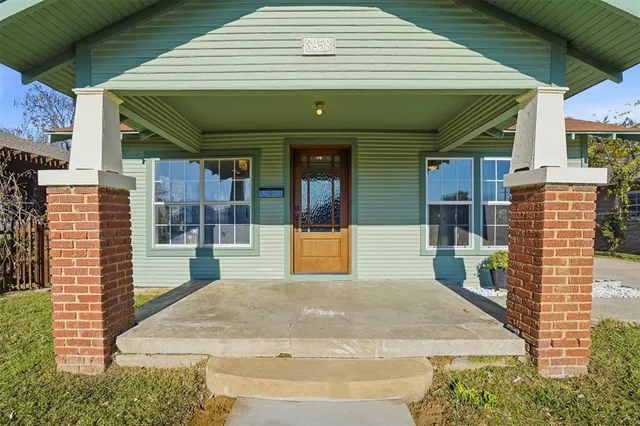 a view of a entryway front of house