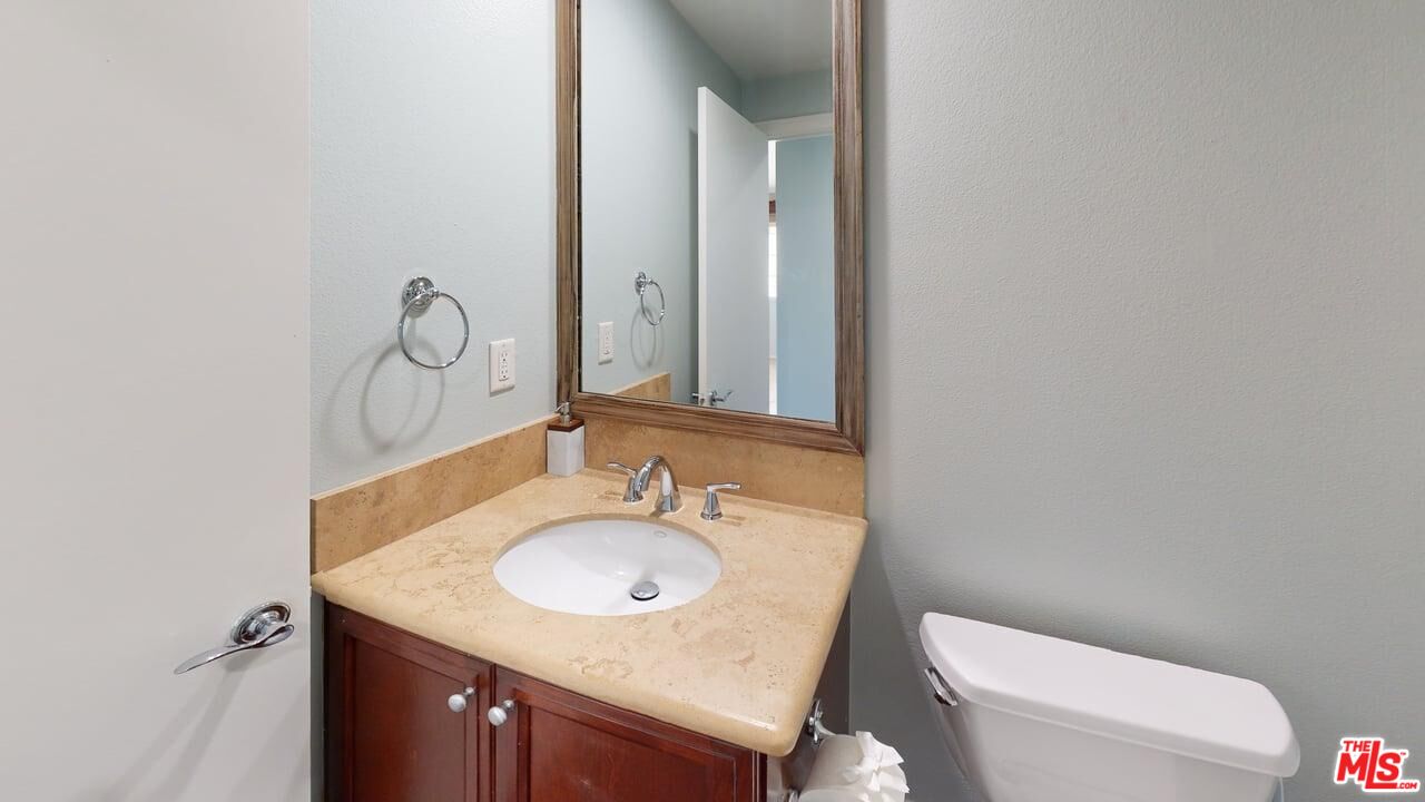 5655 Como Circle Woodland Hills, CA 91367 - Photo 5 of 14