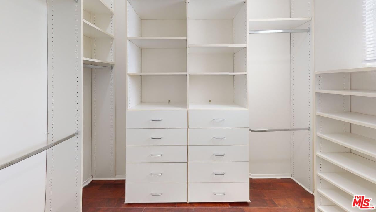 5655 Como Circle Woodland Hills, CA 91367 - Photo 10 of 14