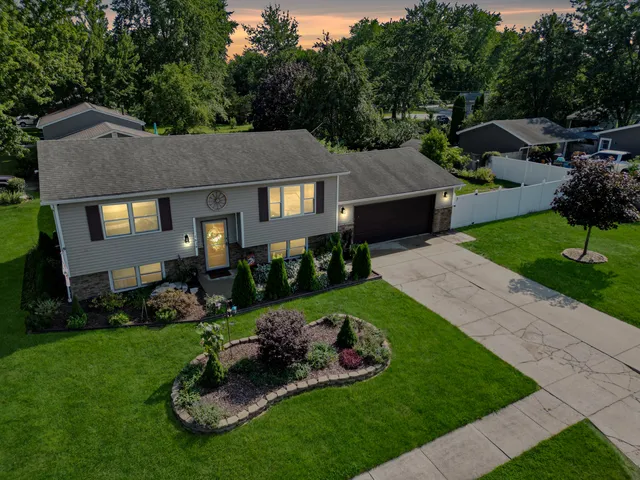 $312,000 | 1634 Northwood Drive, Lowell, IN 46356