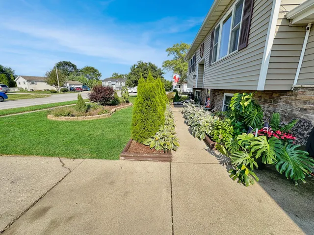 a view of a chairs and table in a backyard