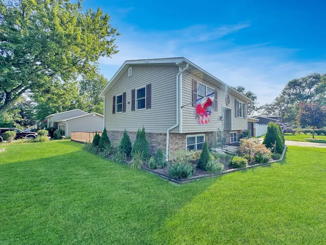 a outdoor view with a sitting space