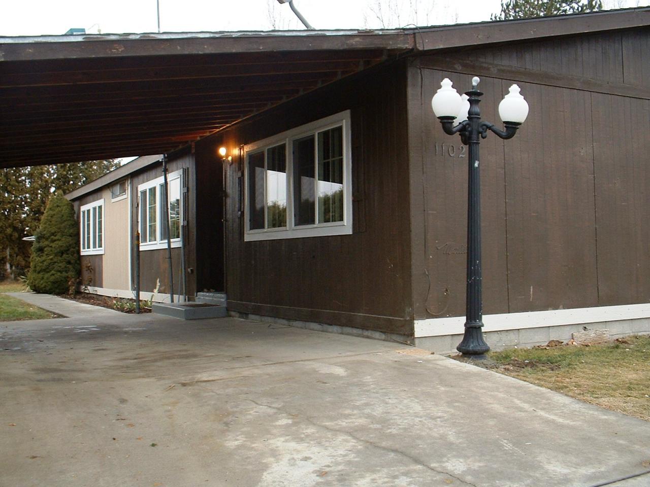 1102 Hillcrest Road Grandview, WA 98930 - Photo 1 of 9 a view of entryway