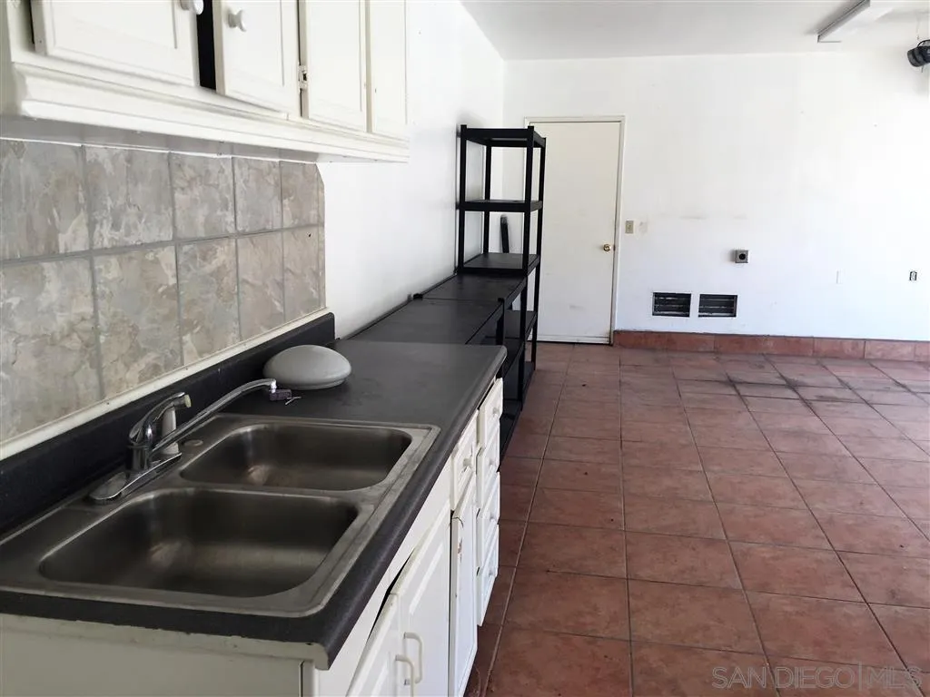 9502 Summerfield Street Spring Valley, CA 91977 - Photo 9 of 18 Gallery Image 9