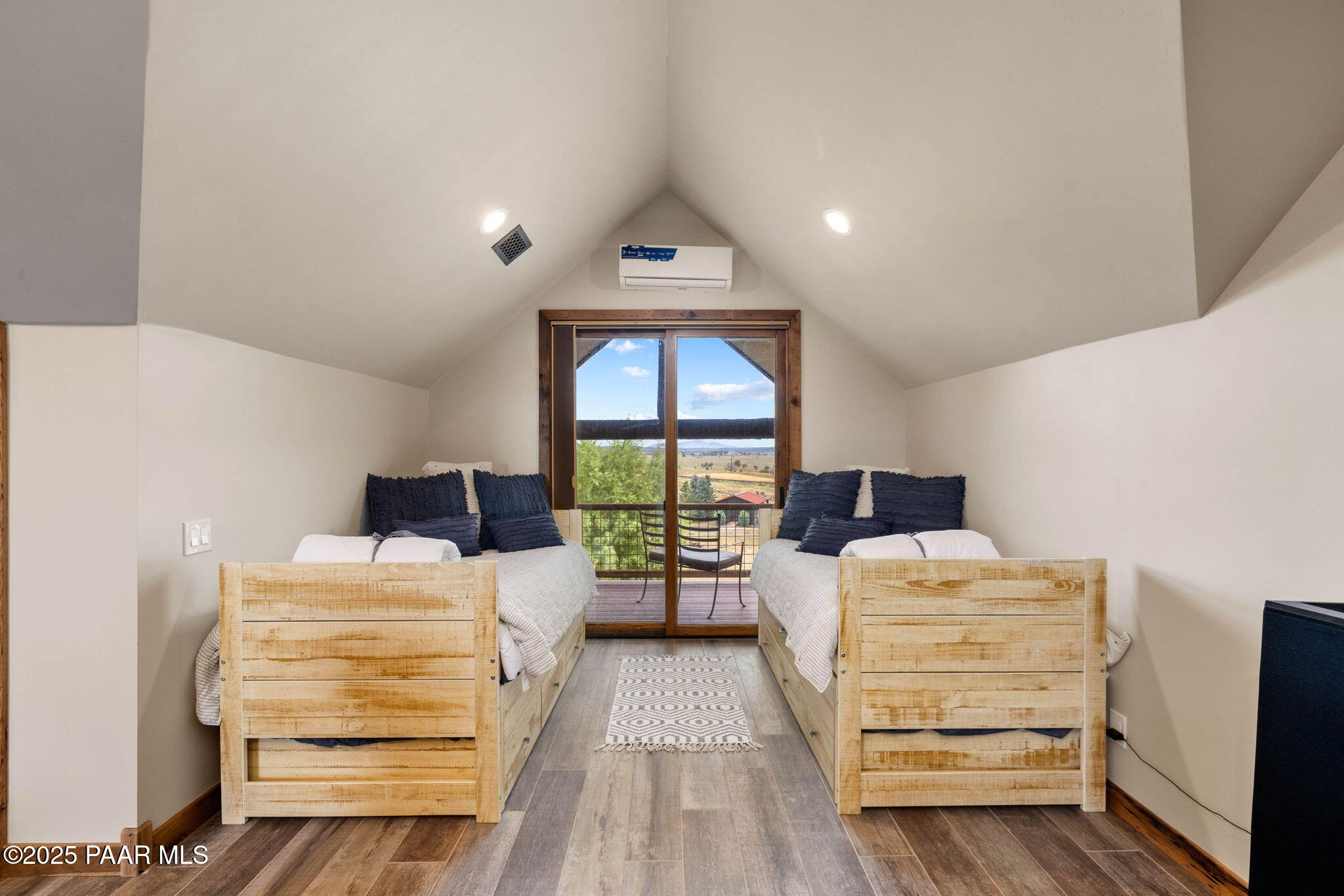 14800 North Puntenney Road Prescott, AZ 86305 - Photo 50 of 100 a bed room with two beds and a night stand