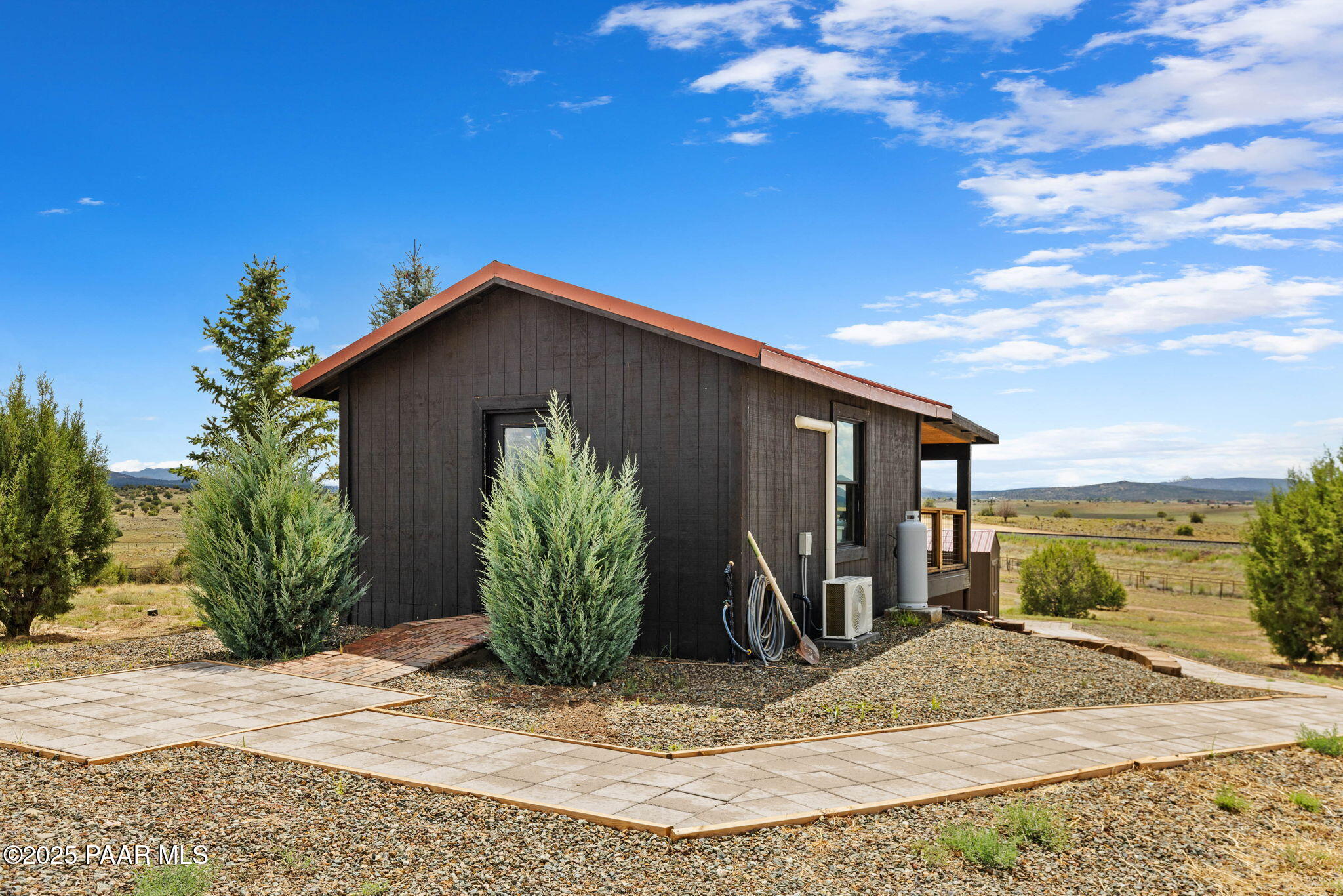 14800 North Puntenney Road Prescott, AZ 86305 - Photo 81 of 100 a front view of a house with garden