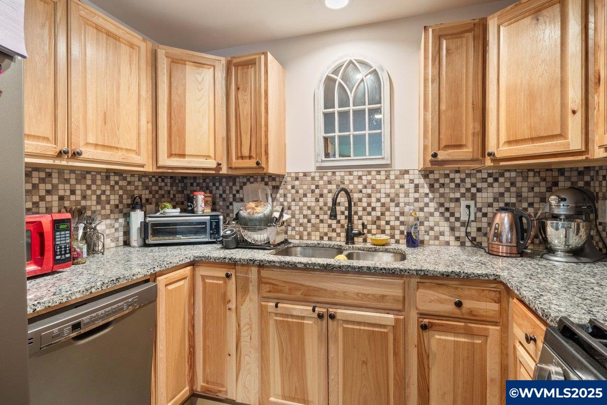 8116 River Road Northeast Salem, OR 97303 - Photo 15 of 32
