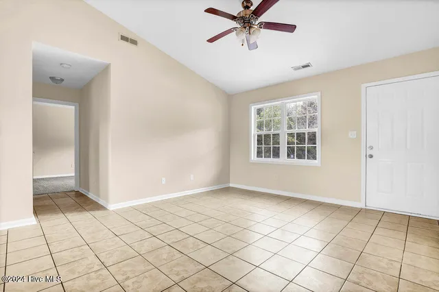 $1,200 | 106 Laib Lane, Unit 5, Sneads Ferry, NC 28460